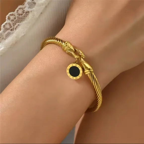 Rope Roman Digital Hang Tag  Horseshoe Buckle
18K Gold Plated 

Stainless Steel - Picture 4 of 6